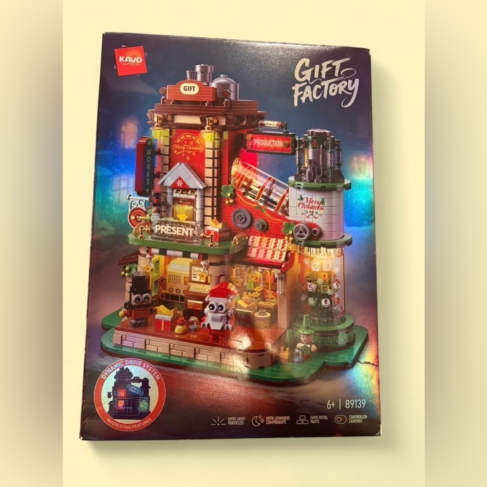Christmas Gift Factory Building Blocks Set 2775 pcs Light-Up DIY Holiday Village - Picture 15 of 15